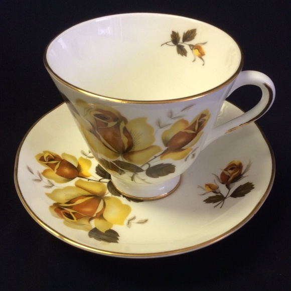 Royal Tara Ireland Bone China Yellow rose Fotted Cup & Saucer - Picture 1 of 11